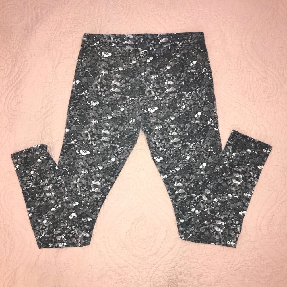 Hollister leggings.